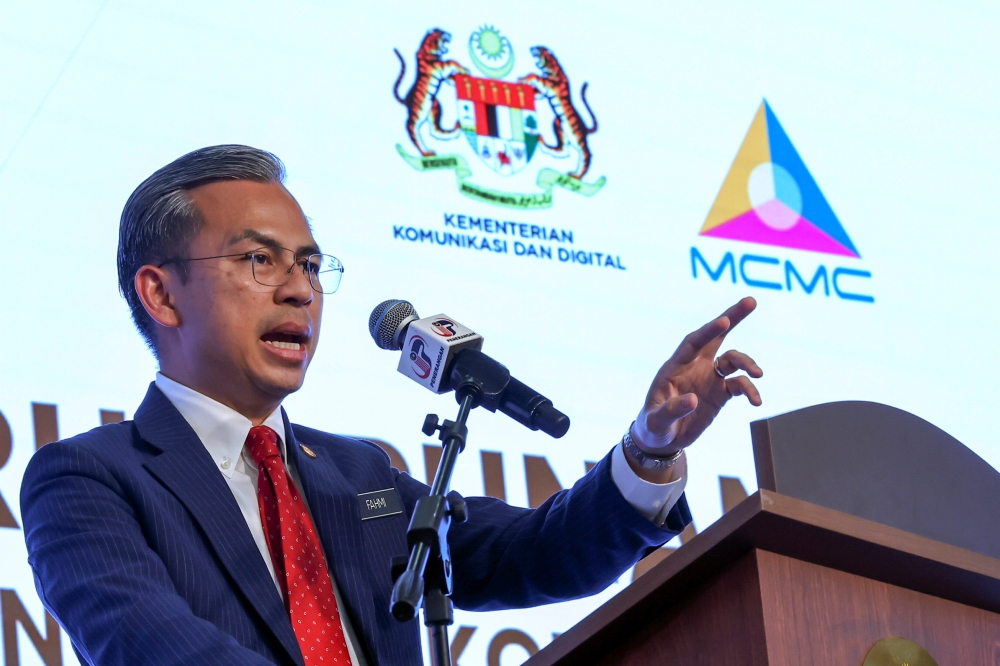 Communications and Digital Minister Fahmi Fadzil said that based on feedback from Digital Nasional Bhd (DNB), the government was on the right track of achieving the 80 per cent coverage target by the end of the year. — Bernama pic 