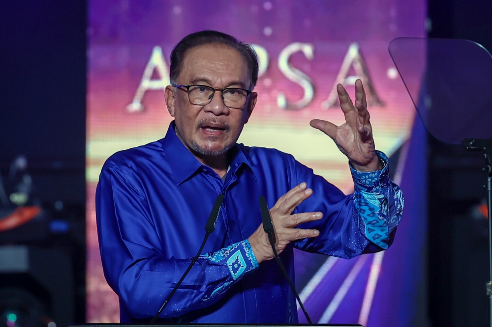 Prime Minister Datuk Seri Anwar Ibrahim said the training for civil servants is seen as an urgent need since the country is highly dependent on external consultants, which is very costly. — Bernama pic 