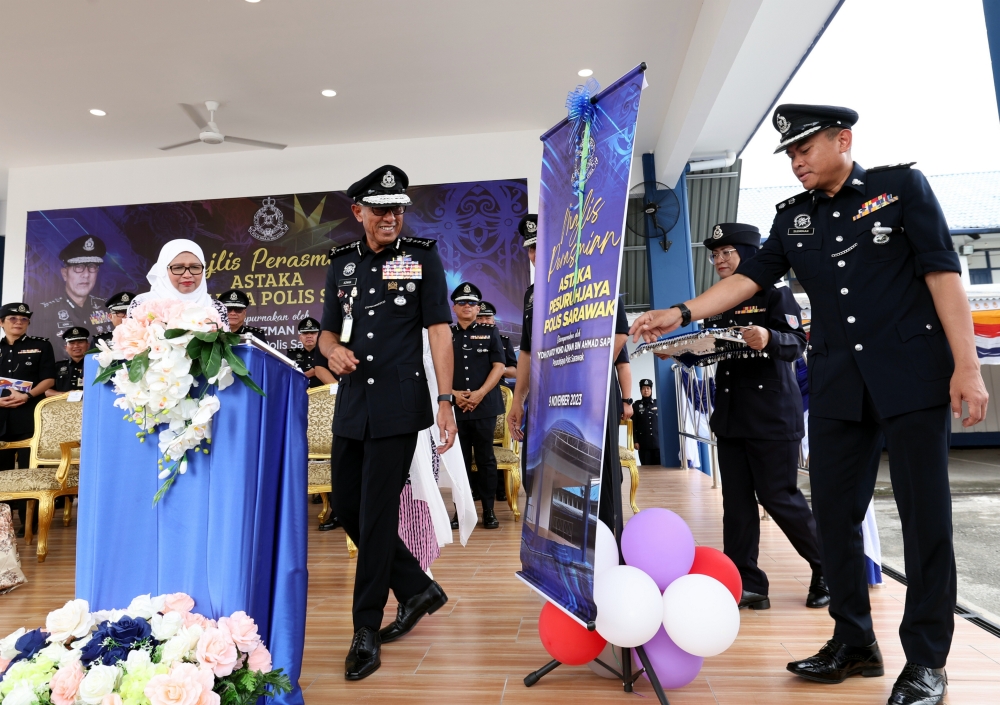 Sarawak Police Commissioner, Datuk Mohd Azman Ahmad Sapri (2nd left) signs a plaque during the inauguration ceremony of the Astaka and Dewan Terbuka at the Sarawak Police Contingent Headquarters in Kuching November 9, 2023. — Bernama pic