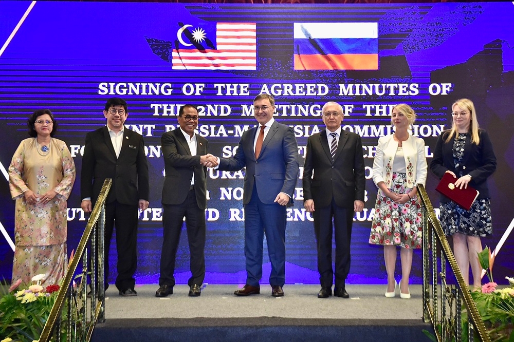 Higher Education Minister Datuk Seri Mohamed Khaled Nordin (3rd left) and Russia’s Minister of Science and Higher Education Valery Falkov (3rd right) shake hands during the exchange of MoU between various higher education institutes in Malaysia and Russia at the 2nd Meeting of the Joint Russia-Malaysia Commission for Economic, Scientific, Technical and Cultural Cooperation November 9, 2023. — Picture via X/Khaled Nordin