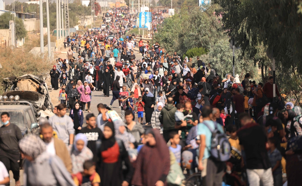 Palestinians families fleeing Gaza City and other parts of northern Gaza as they walk along a highway towards the southern areas. — AFP pic