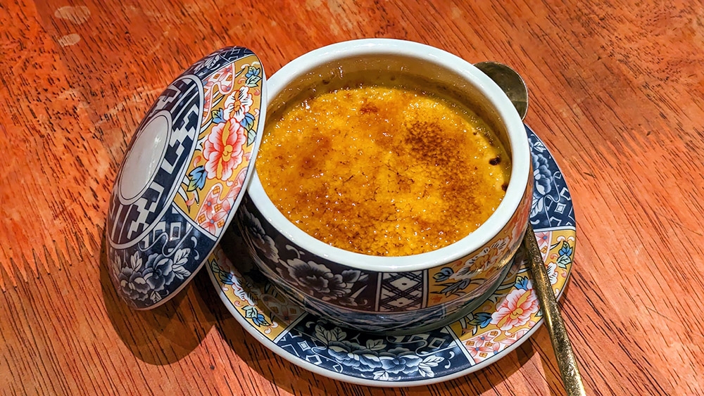 More than decent Crème Brûlée at a Taiwanese restaurant is a nice surprise.