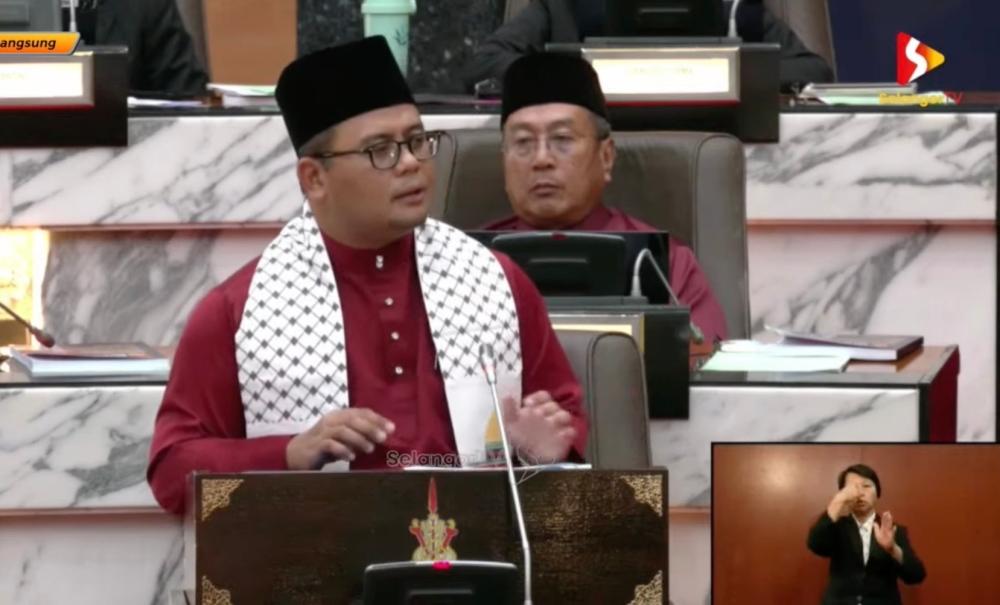 Selangor Mentri Besar Datuk Seri Amirudin Shari today said the state government is expected to fully settle its debt owed to the federal government next year. — Screengrab from YouTube