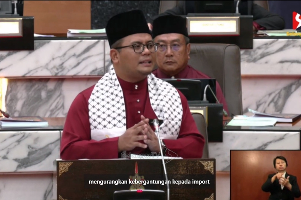 Menteri Besar Datuk Seri Amirudin Shari said an allocation of RM29.9 million was for the construction of new roads and RM68.2 million was to ensure existing roads can accommodate higher traffic and to also overcome traffic congestion on state roads. — Screengrab from Facebook/Amirudin Shari 