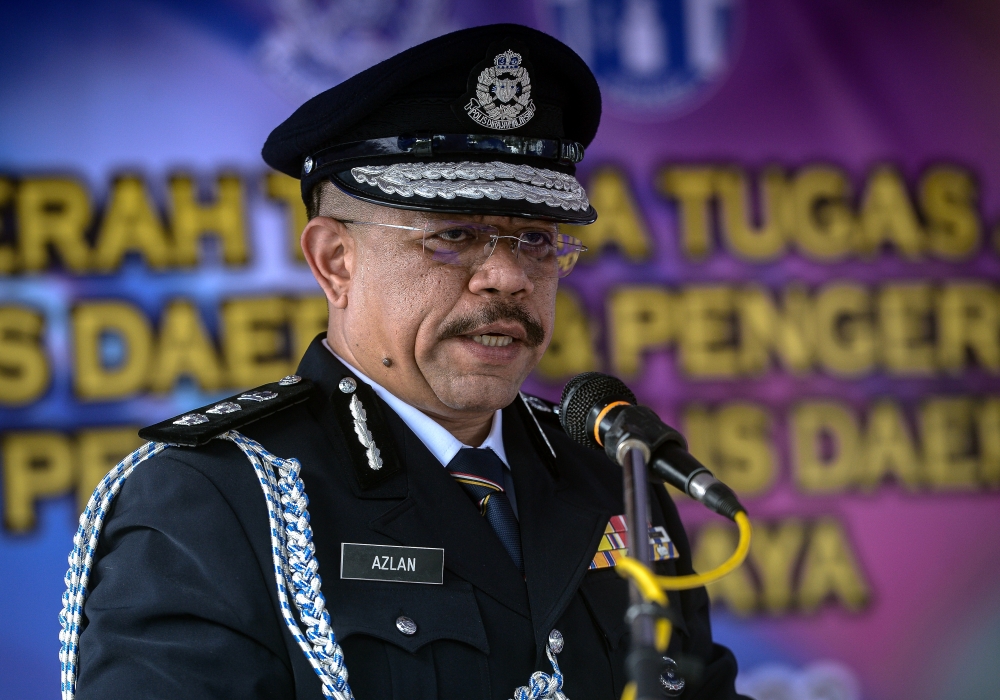 Subang Jaya Police chief ACP Wan Azlan Wan Mamat said the workers, carrying out maintenance work on the LRT system at the Putra Heights sub-station, then lodged a report on the discovery of the fully-clothed skeletal remains, believed to be that of an Indonesian man.  — Bernama pic 
