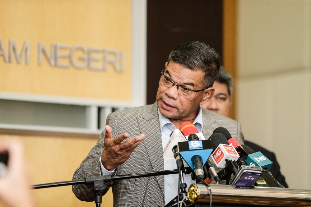 Datuk Seri Saifuddin Nasution Ismail  said according to the Anti-Party Hopping Act, only MPs who joined another party apart from announcing from declaring themselves as Independent will lose their seats. — Picture by Sayuti Zainudin
