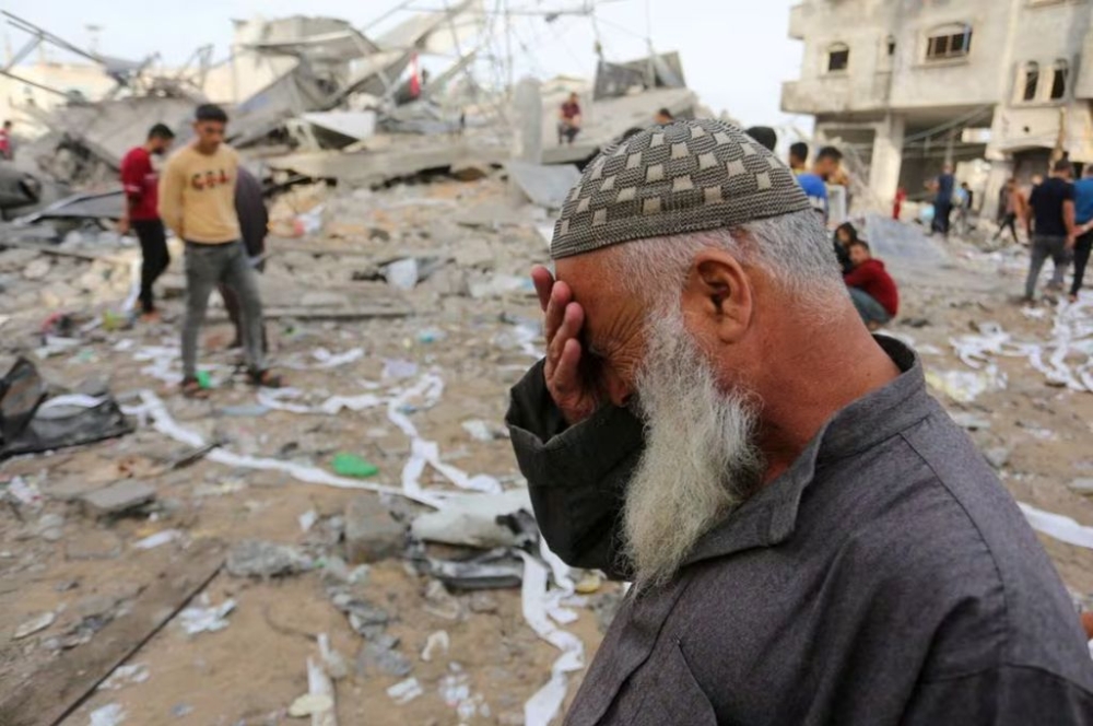 A Palestinian reacts at the site of an Israeli strike on a house belonging to Fojo family in Rafah in the southern Gaza Strip November 11, 2023. — Reuters pic