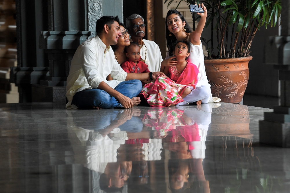 A family takes a selfie at the Sri Balathandayuthapani Temple in Seremban November 12, 2023. — Bernama pic