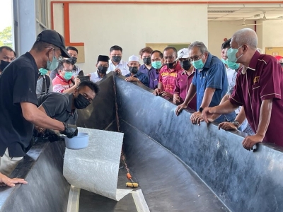 Sarawak deputy natural resources minister talks up Tg Manis' potential in fiberglass boat-making - Vimarsana News