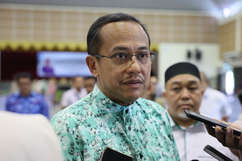 Terengganu  Menteri Besar Datuk Seri Ahmad Samsuri Mokhtar said the state government was also in constant communication with the MetMalaysia to monitor the weather conditions, especially in Terengganu. — Bernama pic