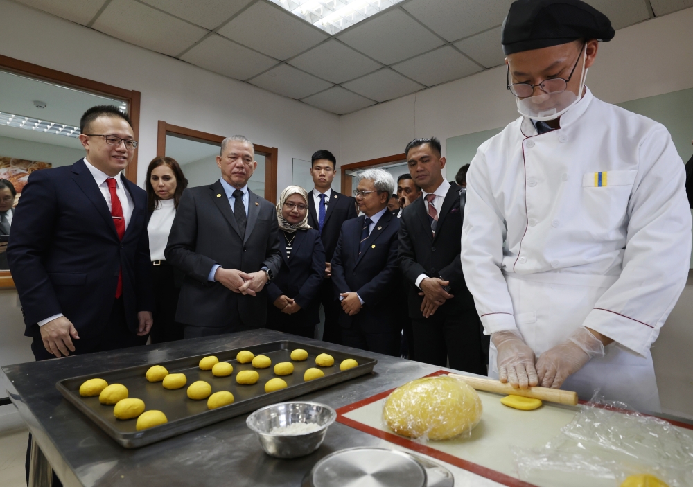 Deputy Prime Minister and Minister of Plantation and Commodities Datuk Seri Fadillah Yusof (third left) while visiting the Palm Oil Research and Technical Service Institute of Malaysian Palm Oil Board (PORTSIM) in Shanghai, November 13, 2023. — Bernama pic