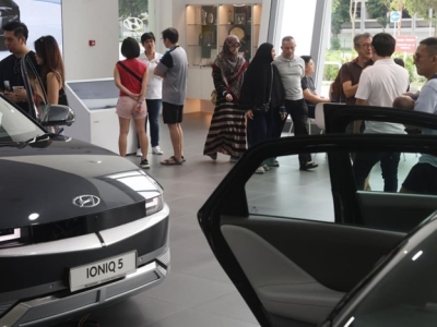 Fall in COE prices: Singapore car showrooms busier, but some customers take wait-and-see approach - Vimarsana News