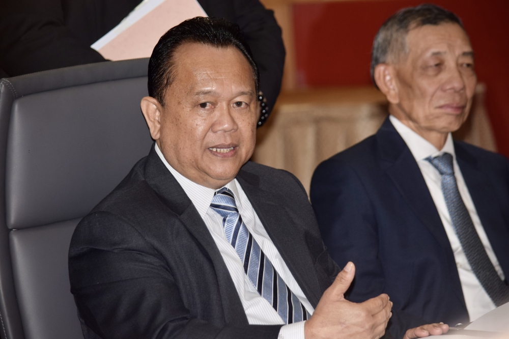 Works Minister Datuk Seri Alexander Nanta Linggi says Sarawak needs not accept any refugees especially those from countries that are noted for violence and torn by anger and hatred. ― Borneo Post pic