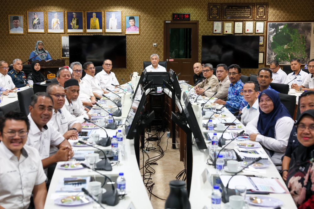 Deputy Prime Minister Datuk Seri Ahmad Zahid Hamidi, who is also the chairman of the National Disaster Management Committee, is pictured with agency heads before the start of the Disaster Management Committee Meeting in the Operations Room, Temerloh District and Land Office in Temerloh, November 14, 2023. — Bernama pic  