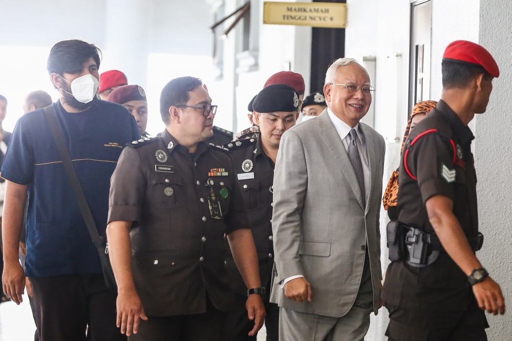 Former prime minister Datuk Seri Najib Razak arrives at the Kuala Lumpur High Court, November 14, 2023. — Picture by Yusof Mat Isa