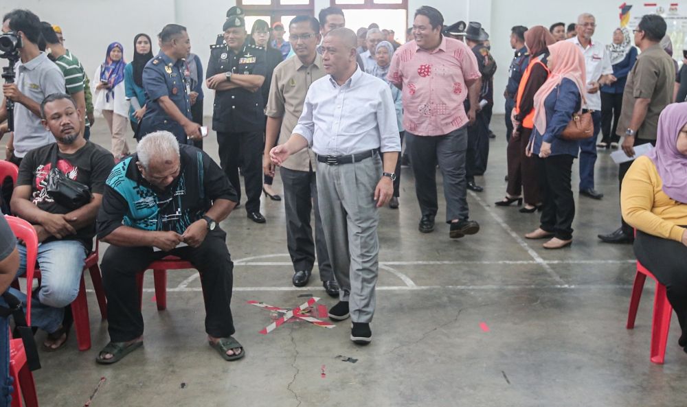Perak Menteri Besar Datuk Seri Saarani Mohamad meets with victims affected by the storm in Ipoh, November 14, 2023. — Picture by Farhan Najib 