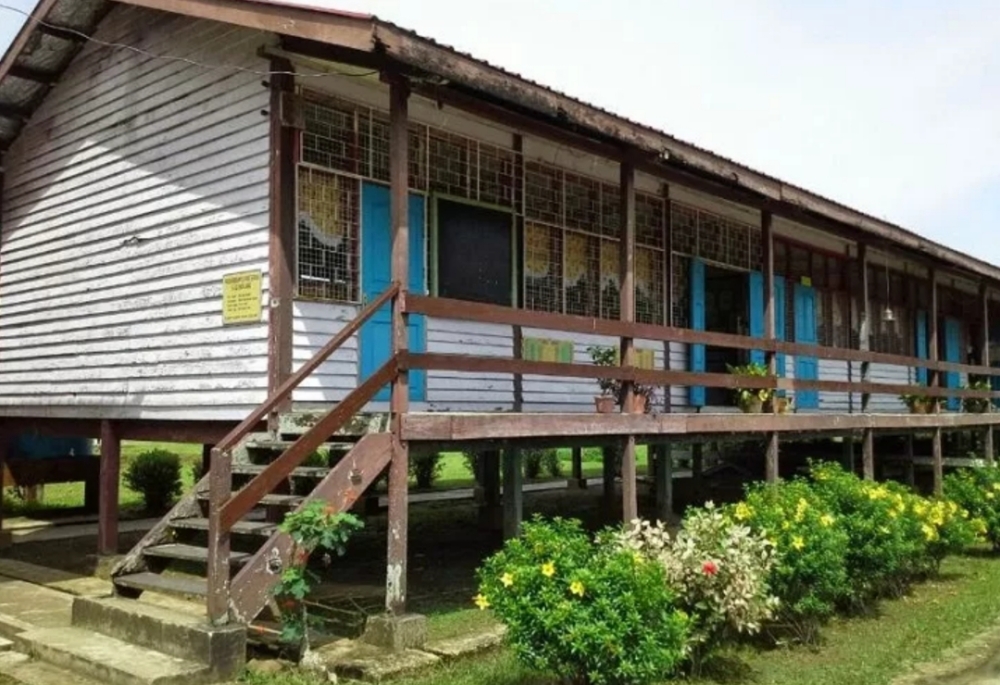 Photo shows a dilapidated school in rural Sarawak. — Bernama pic