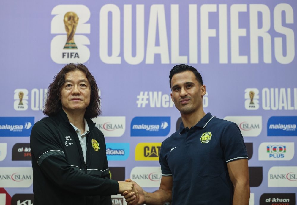 National squad head coach Kim Pan Gon with right-back Matthew Davies. — Bernama pic