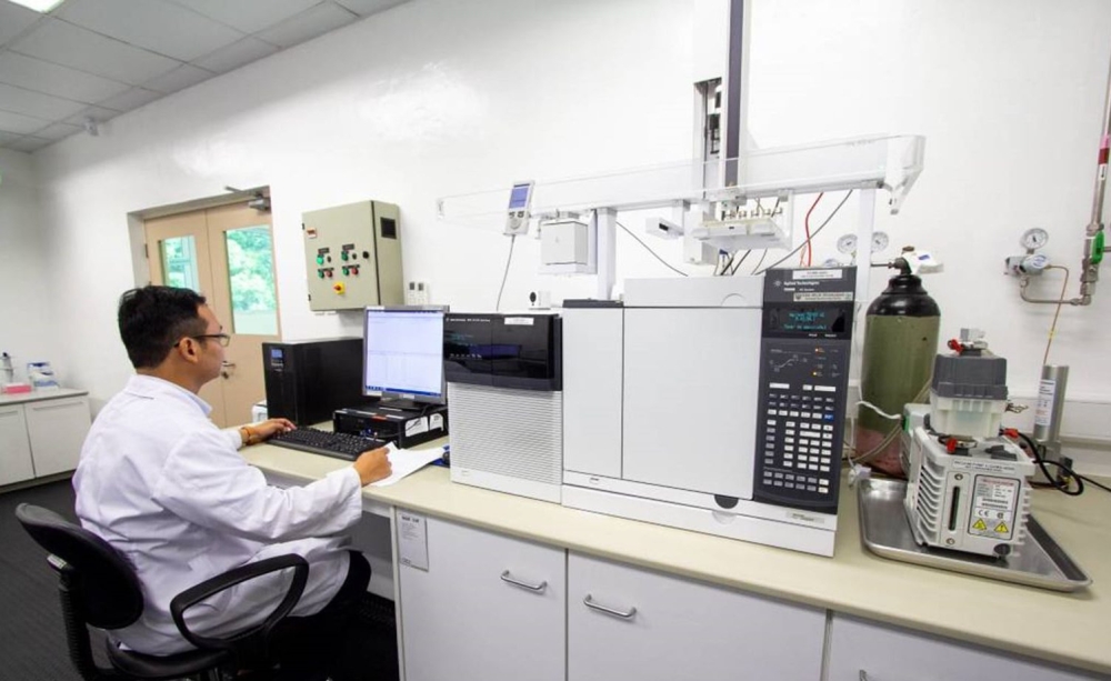 Abang Johari said it is a good opportunity for SBC to revive the research on this yeast as another option to make biofuel. — Picture via Facebook/Sarawak Biodiversity Centre