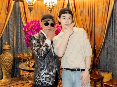 Ex-Super Junior-M member Henry Lau gifted songket blazer by Jimmy Choo on KL visit (VIDEO)