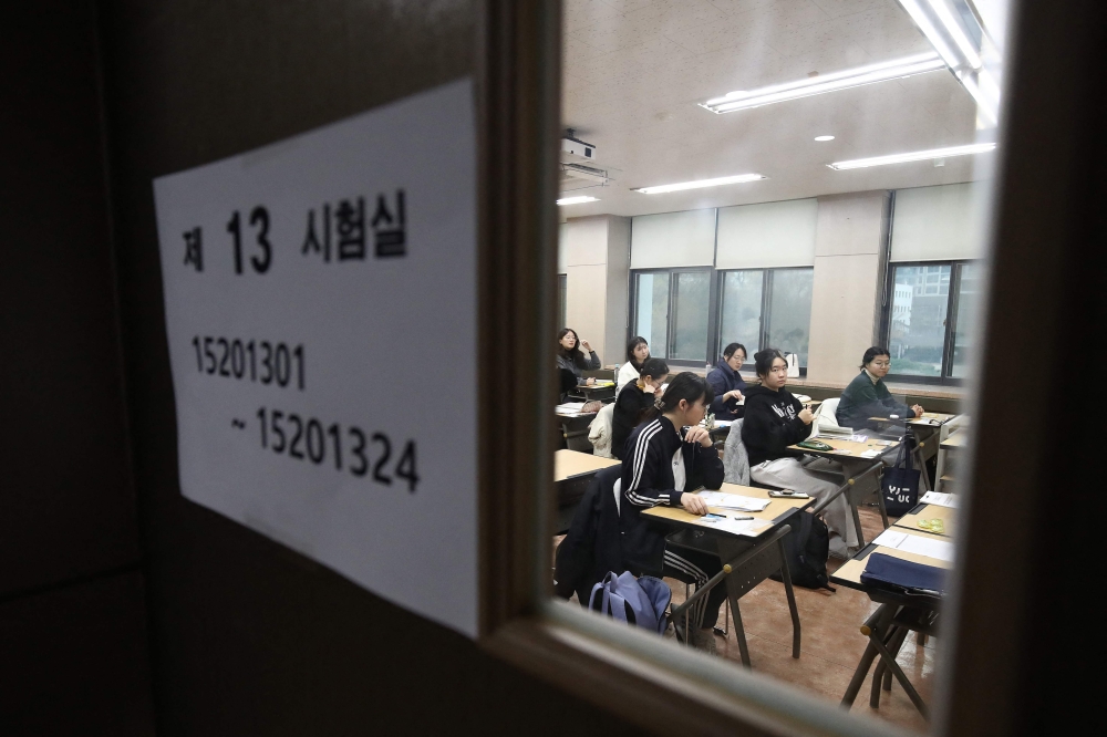 More than half a million students in South Korea are sitting the crucial national university entrance exam today, with authorities set to take extraordinary measures including halting flights to minimise distraction. — AFP pic