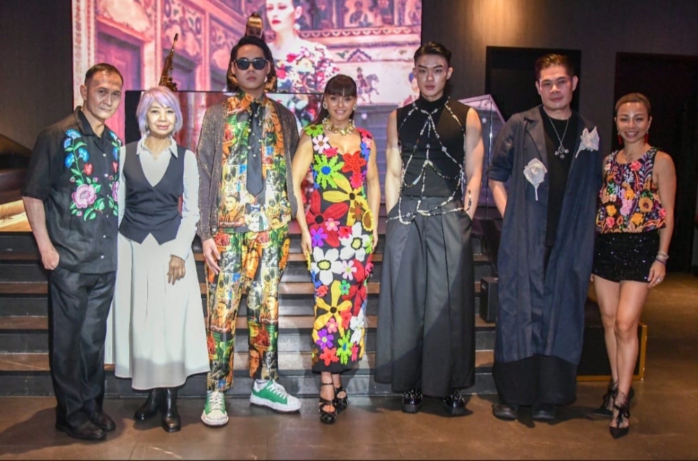 Tangoo founders Eric Yeong (extreme left) and Moses Law (second from right) at their showcase in Maristar. They are joined by Elizabeth Marini (extreme right) and Datin Winnie Loo (second from left). — Picture courtesy of The Marini's Group