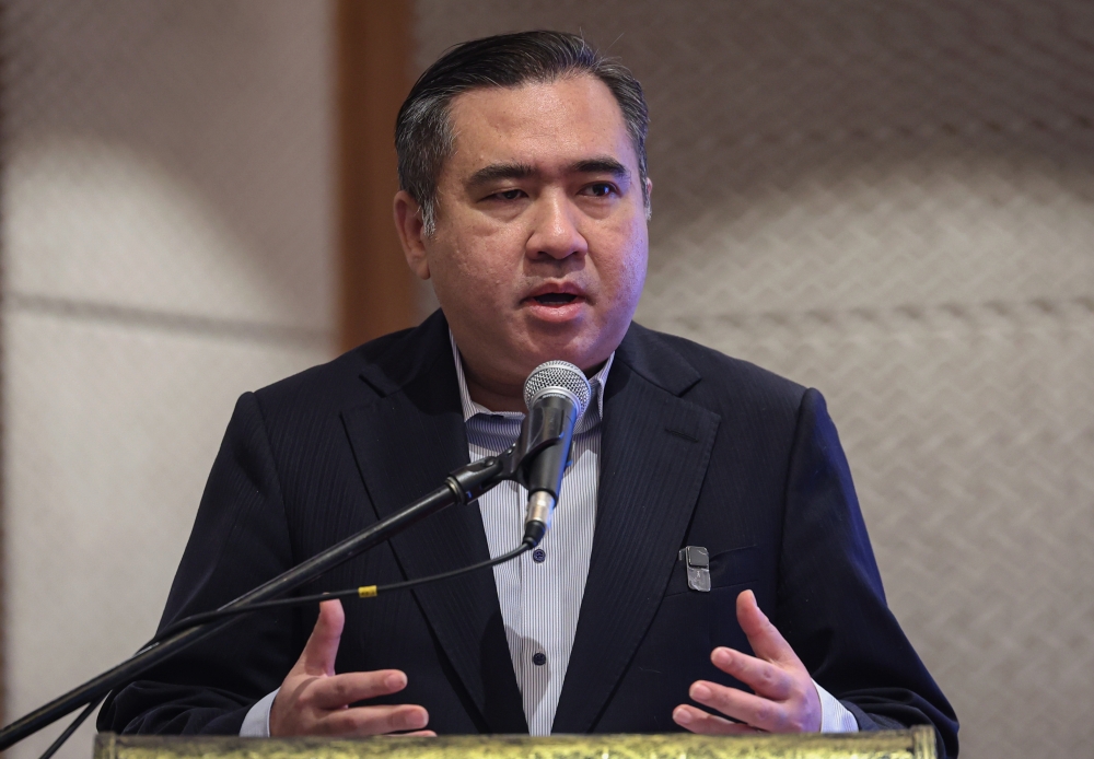 Transport Minister Anthony Loke says local airlines' performance in being on time for domestic flights slightly fell by three percentage points in the third quarter (Q3) of this year compared to the previous period. ― Bernama pic