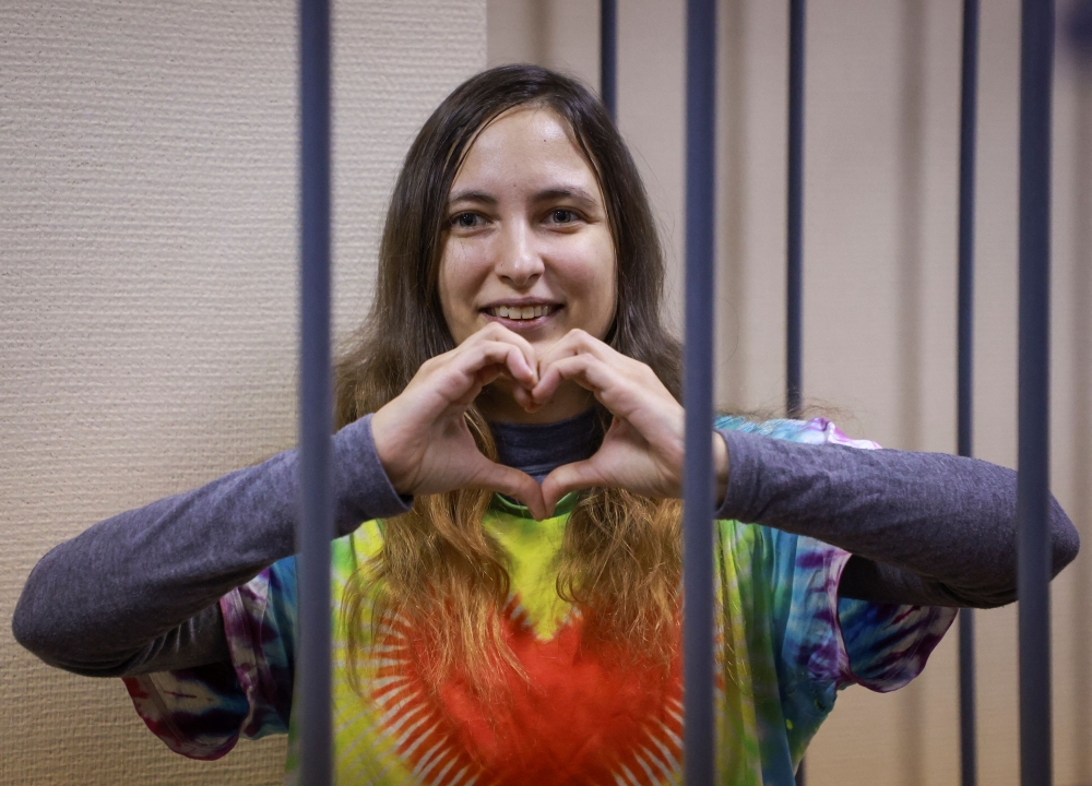 Alexandra (Sasha) Skochilenko, a 33-year-old artist and musician, who faces charges of spreading false information about the army after replacing supermarket price tags with slogans protesting against Russia's military operation in Ukraine, reacts during a court hearing in Saint Petersburg, Russia November 16, 2023.  — Reuters pic