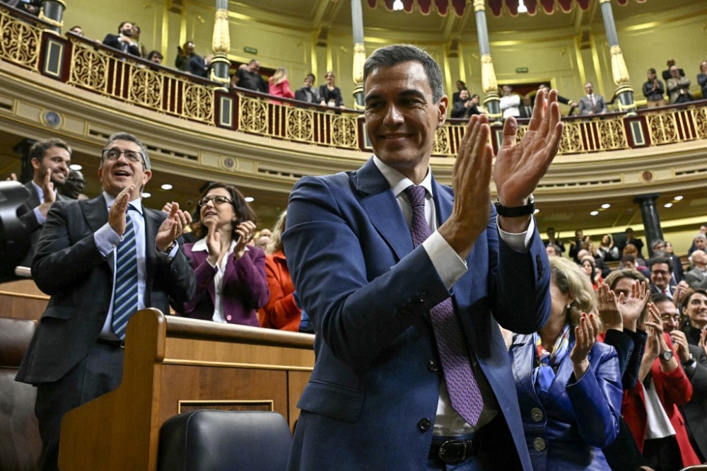 Pedro Sanchez, in office since 2018, took the oath before King Felipe VI at the Zarzuela Palace near Madrid, a day after he won the endorsement of a majority of lawmakers in Spain’s fragmented parliament to form a new minority coalition government with hard-left party Sumar. — AFP pic