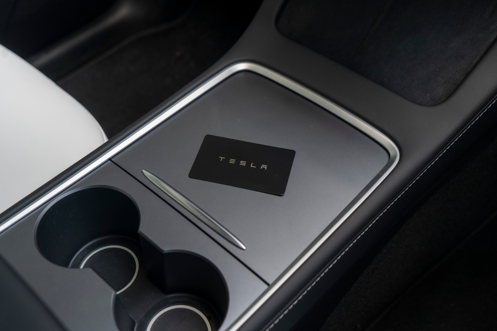 The car key comes in the form of an access card and once you unlock the door it is ready to drive. — Picture by Shafwan Zaidon
