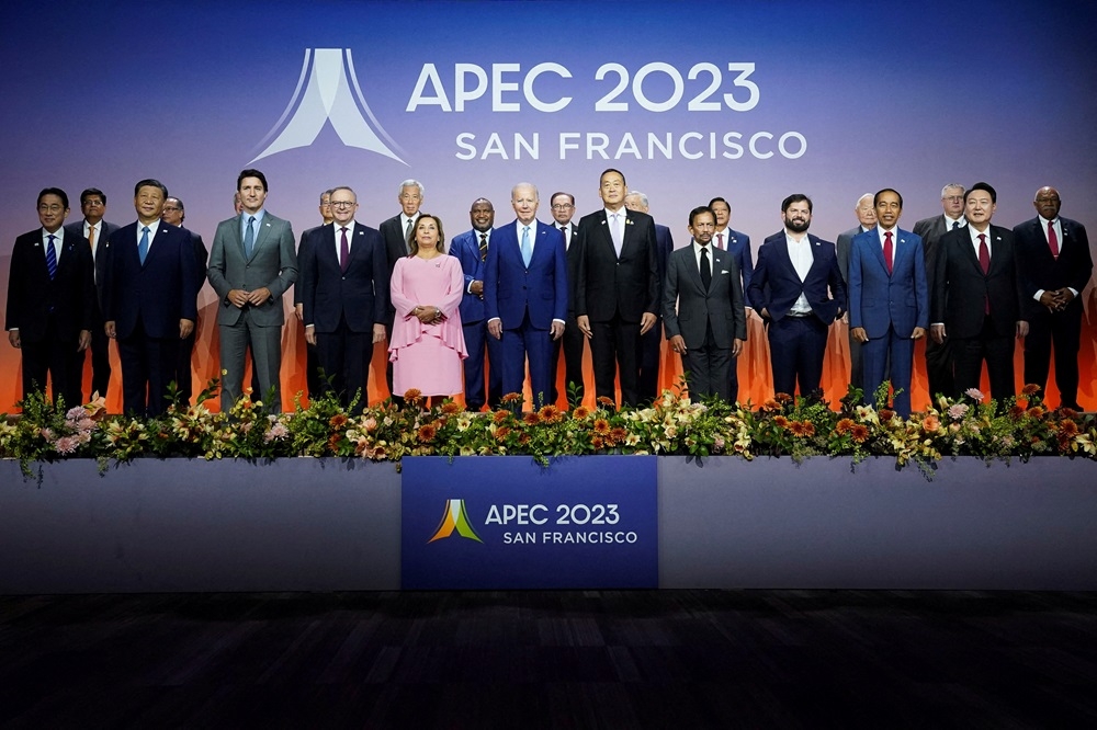 Asia-Pacific Economic Cooperation leaders pose for a family photo at the Apec summit in San Francisco, California November 16, 2023. — Reuters pic