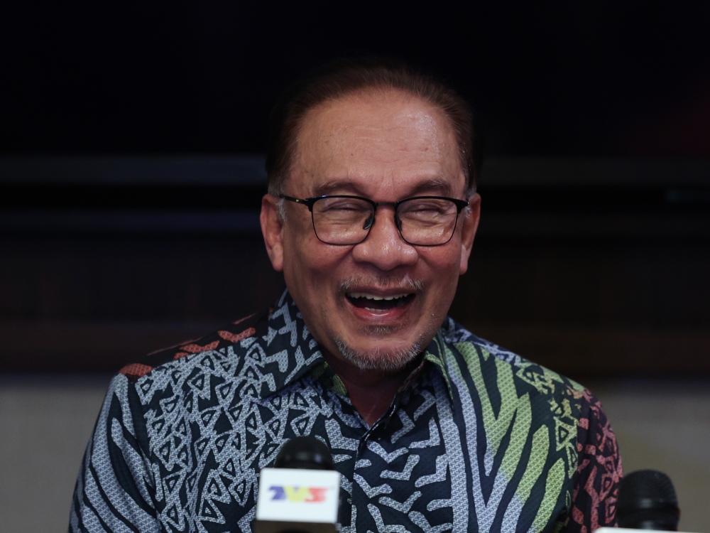 Prime Minister Datuk Seri Anwar Ibrahim speaks during a press conference with Malaysian reporters on the sidelines of the 30th Asia-Pacific Economic Cooperation (Apec) Economic Leaders’ Meeting November 18, 2023. — Bernama pic