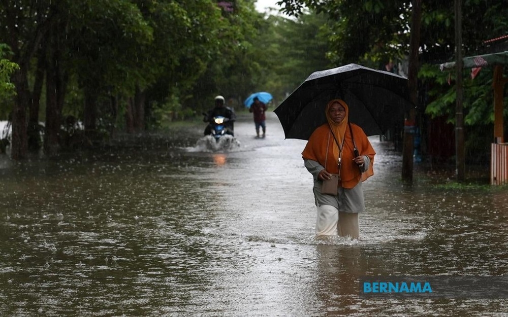 The Fire and Rescue Department has set up the North-east Monsoon Rapid Action Team in preparation to face the possibility of major flood disasters nationwide. — Picture via X/Bernama