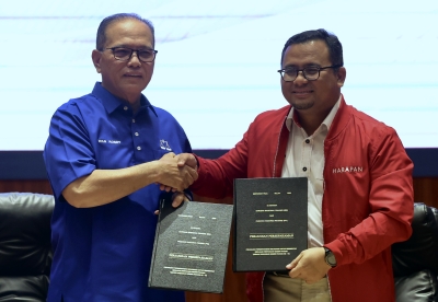 Pahang Pakatan, BN sign MoU to strengthen state govt administration