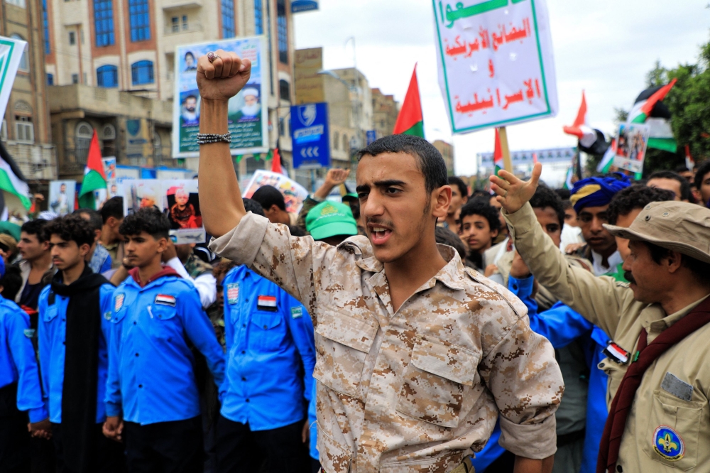 Members of Huthi-affiliated security forces Yemenis march during a rally in support of Palestinians. — AFP pic