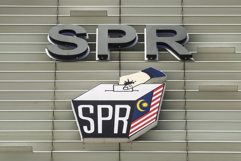 EC secretary Datuk Ikmalrudin Ishak said the DPT BLN10/2023 contains 43,657 names of citizens aged 18 and above in the period Oct 1 to 31, 2023, who were automatically registered as new voters. — Picture by Yusof Mat Isa