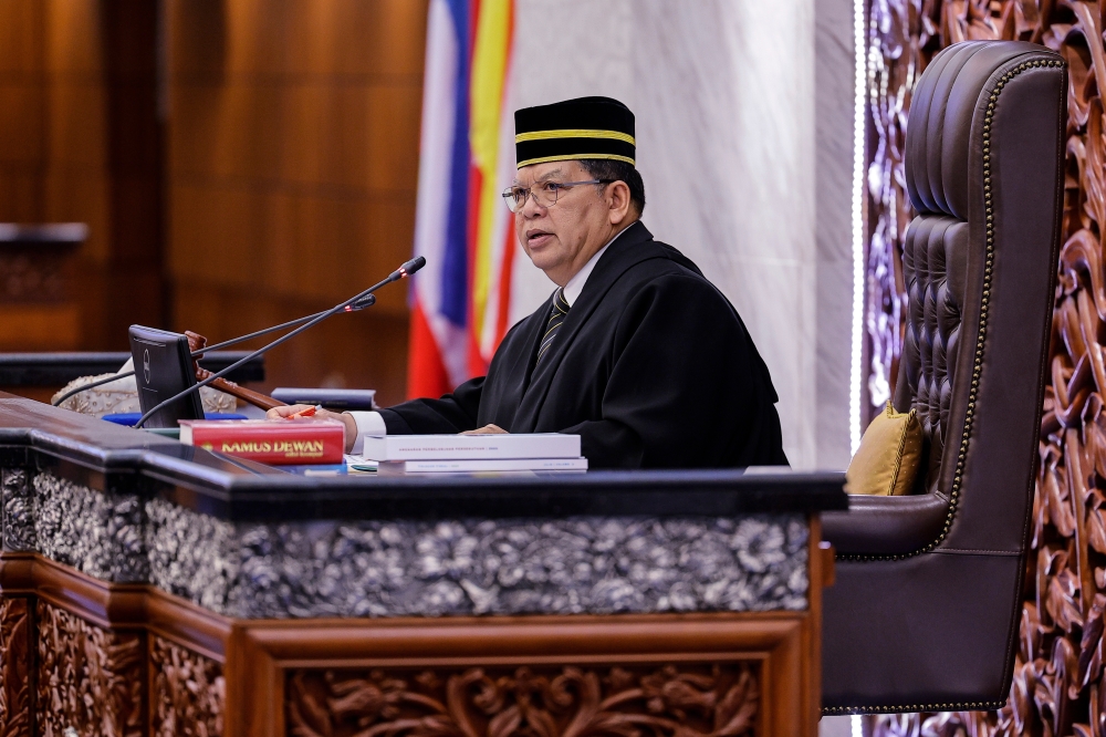 Dewan Rakyat Speaker Tan Sri Johari Abdul (pic) announced that Maran MP Datuk Seri Ismail Abd Muttalib is undergoing treatment at IJN. — Bernama pic