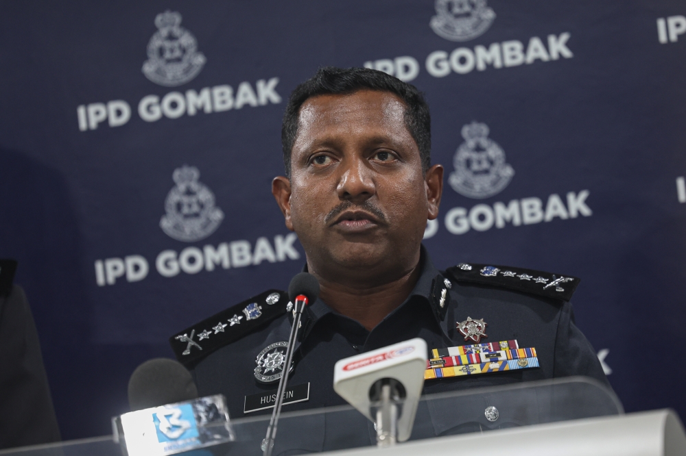 Selangor police chief Datuk Hussein Omar Khan said seven schools in Petaling Jaya, Shah Alam, Kajang, Kuala Langat, and Subang Jaya received the bomb threat, adding that police believe the threats to be a hoax. — Bernama pic