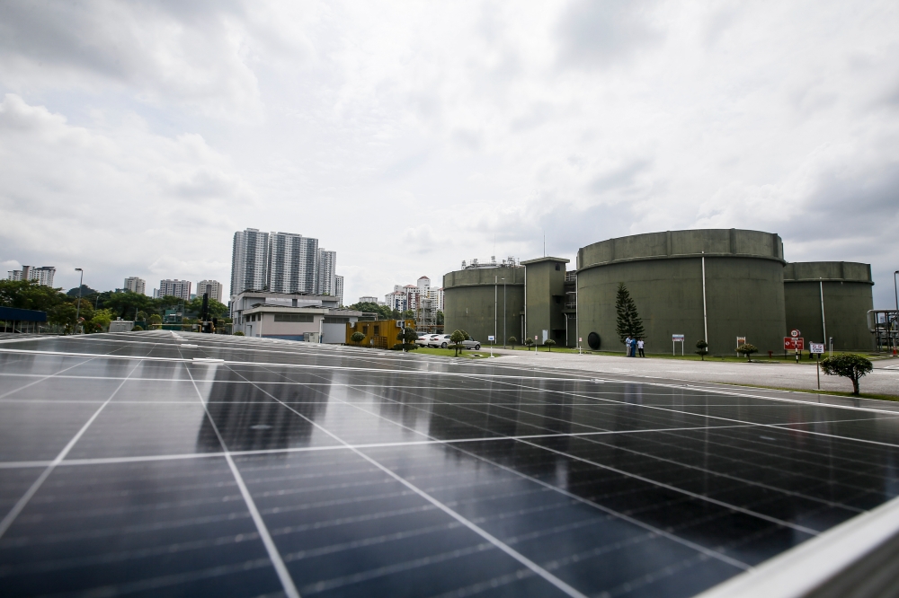 A general view of the Indah Water Konsortium solar photovoltaic (PV) energy panels at a sewage treatment plant in Pantai Dalam November 21, 2023. — Picture by Hari Anggara