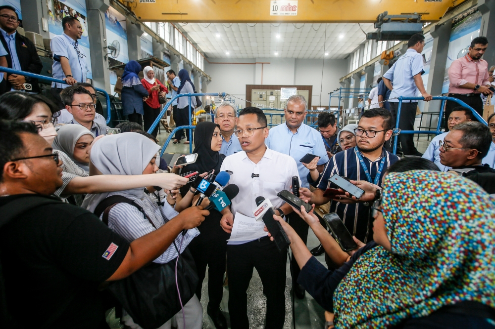 Natural Resources, Environment and Climate Change Minister Nik Nazmi Nik Ahmad (centre) speaks to the media during a working visit to the Indah Water Konsortium sewage treatment plant in Pantai Dalam November 21, 2023. — Picture by Hari Anggara