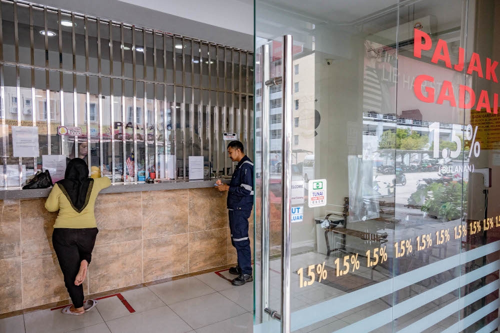 People inside a pawn shop in Seksyen 7, Shah Alam, Selangor. — Picture by Firdaus Latiff