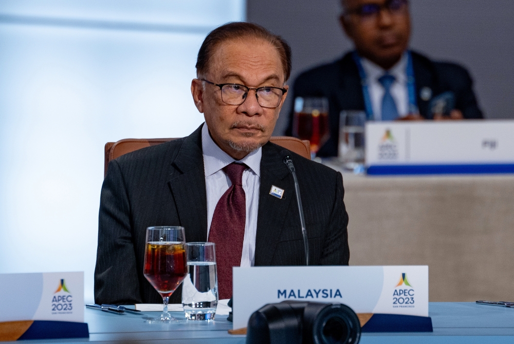 In its latest survey findings released today, Merdeka Center said 48 per cent of respondents in its October poll said they were now unhappy with how the Anwar administration was performing. — Bernama pic