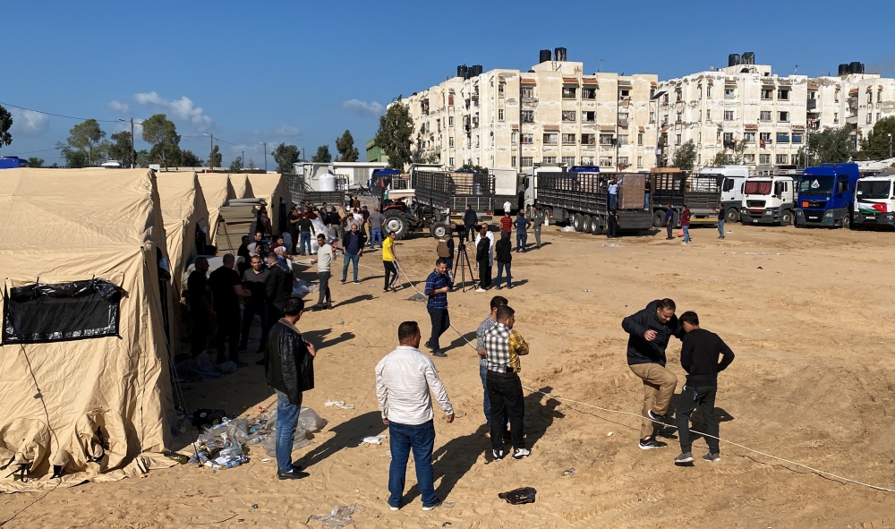 Workers set up a Jordanian field hospital, amid the ongoing conflict between Israel and the Palestinian Islamist group Hamas, in Khan Younis, southern Gaza Strip November 21, 2023. — Reuters pic