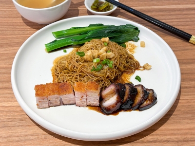1 Utama Shopping Centre’s Oversea Express offers quick, tasty meals featuring Oversea Restaurant’s famous ‘char siu’, roast pork and braised sliced pork belly with salted fish