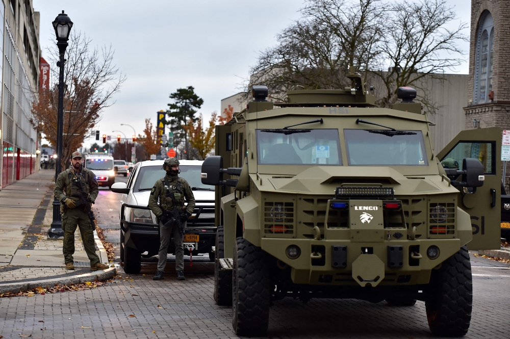 Homeland Security, Border Patrol, and local authorities block traffic to the Rainbow Bridge after a car crashed and exploded. — AFP pic