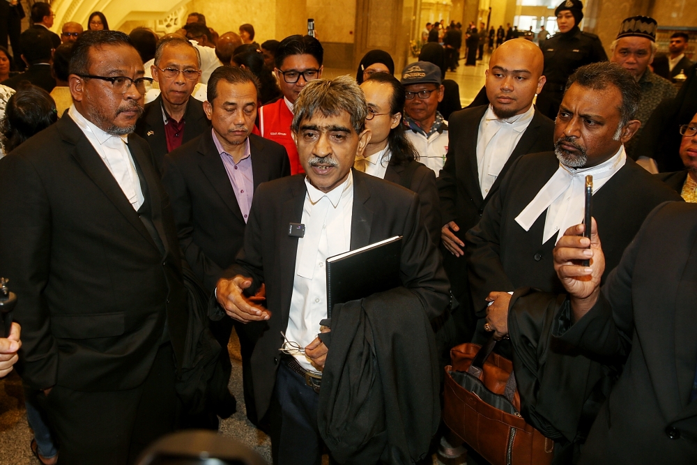 Lawyer Mohamed Haniff Khatri Abdulla speaks to reporters at the Court of Appeal in Putrajaya November 23, 2023. — Picture by Choo Choy May