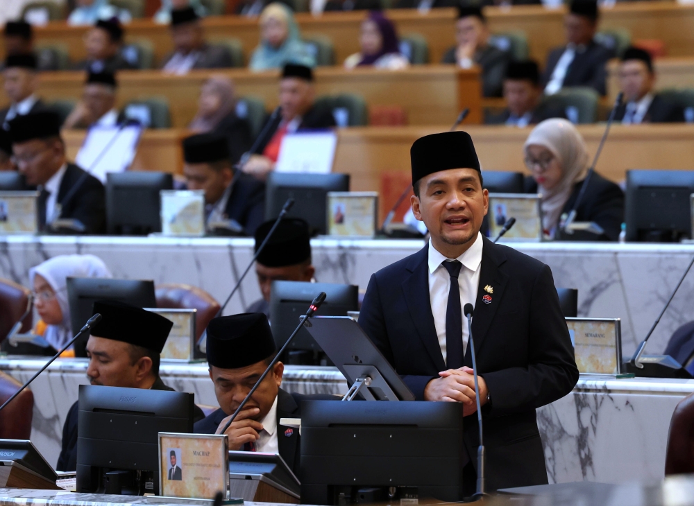 Johor Menteri Besar Datuk Onn Hafiz Ghazi said efforts to upgrade the public transport system, especially in Johor Baru’s city centre will complete the state’s economic development ecosystem. — Bernama pic 