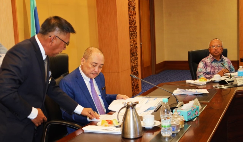 Chief Minister Datuk Seri Panglima Hajiji Noor said the data from the Malaysia Statistics Department indicated Sabah is undergoing positive growth. ― Borneo Post pic