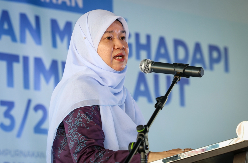 The media reported that Penang state executive councillor Saundarajoo Somu and Bagan Dalam assemblyman Kumaran Krishnan had urged Education Minister Fadhlina Sidek and Prime Minister Datuk Seri Anwar Ibrahim to intervene following allegations that the songs ‘Kadavul Valthu’ and ‘Tamil Valthu’ were banned from being performed at the launch of the MOE event. — Bernama pic