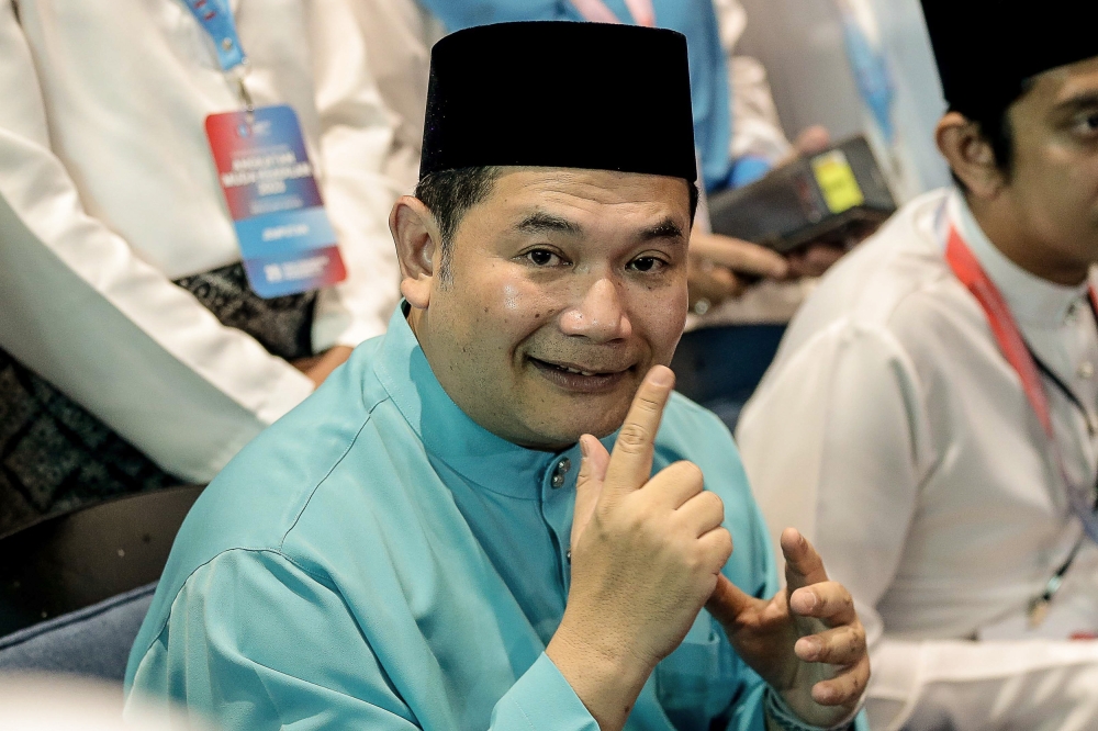 PKR deputy president Rafizi Ramli speaks to reporters at the Putrajaya International Convention Centre November 25, 2023. ― Picture by Sayuti Zainudin